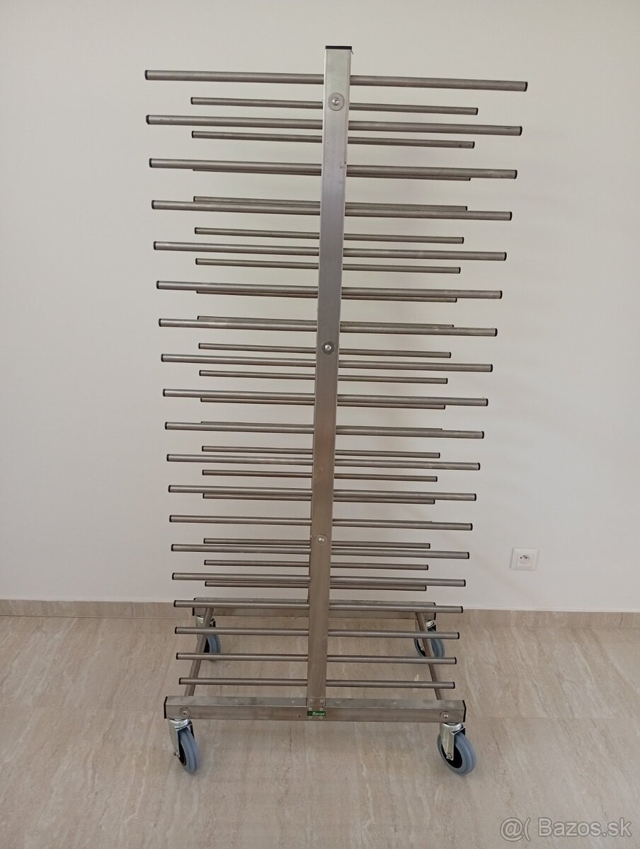 Univerzálny vozík na 40 ks táckov alebo plechov - 2