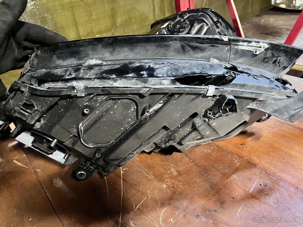 Skoda octavia 4pravy svetlomet - 2