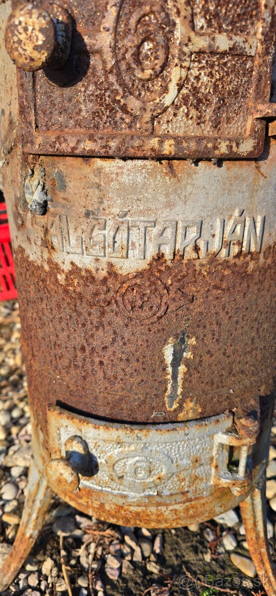 Liatinové kachle Salgotarján - 2