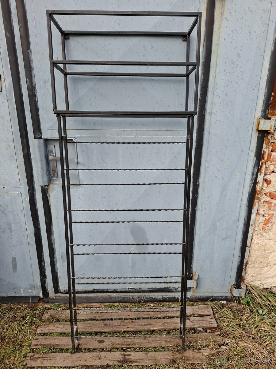 Polica na topanky - 2