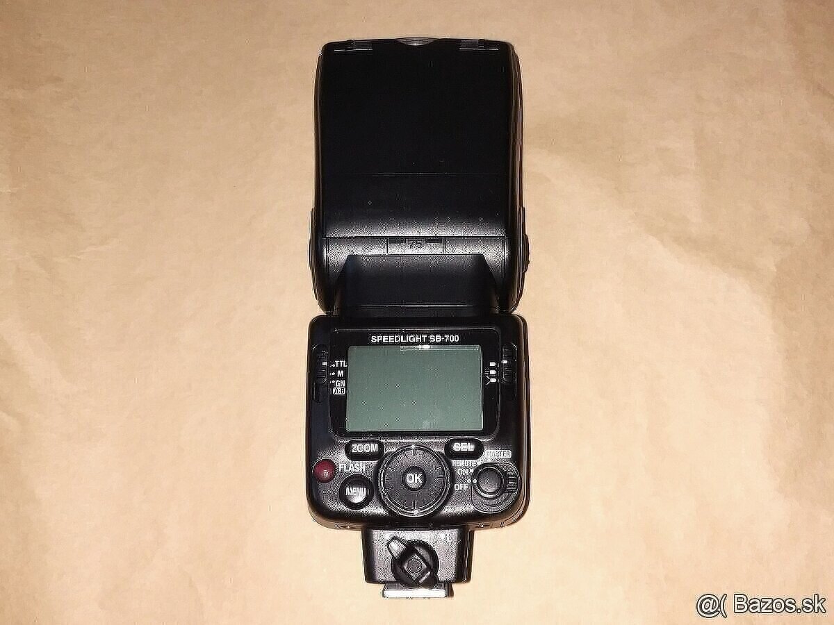 Nikon Speedlight SB-700 - 2