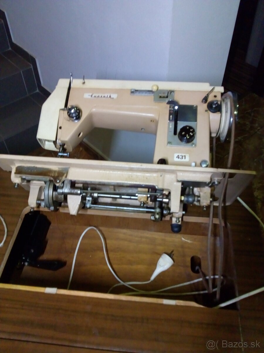LUCZNIK poľský starožitný šijací stroj - 2