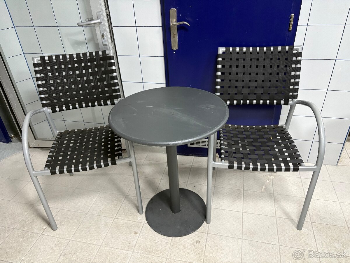 2 stoly + 4 stolicky (hlinik s vypletom) - 2