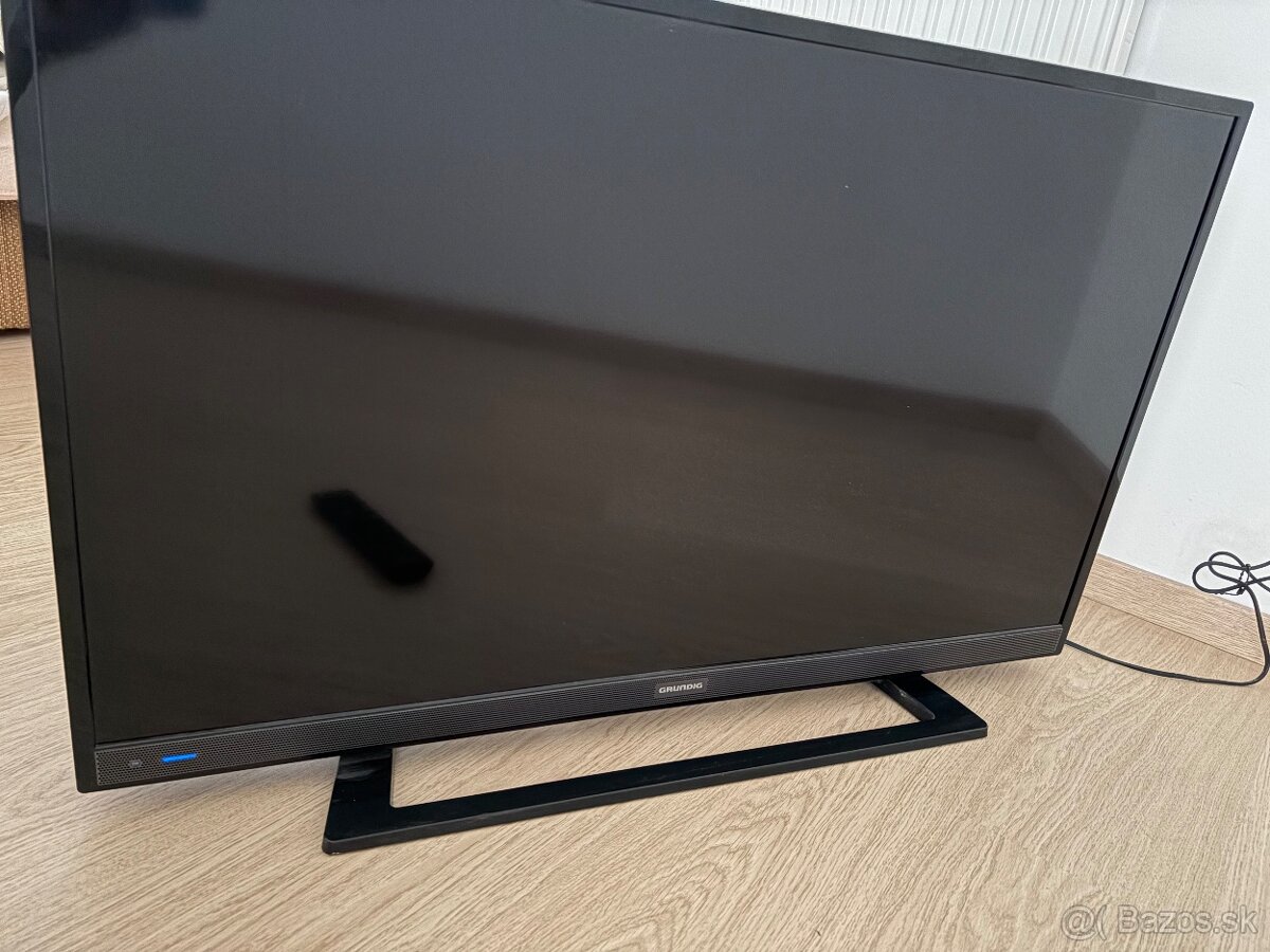 Televizor s ovladacom - Grunding - 2