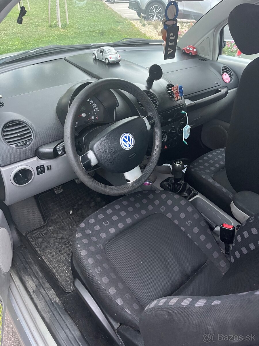 Volkswagen New Beetle - 2