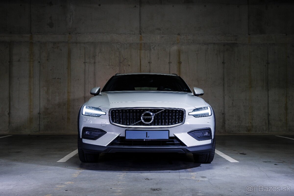 Volvo V60 CC AWD D4 diesel, ťažné, kamera, odpočet DPH - 2