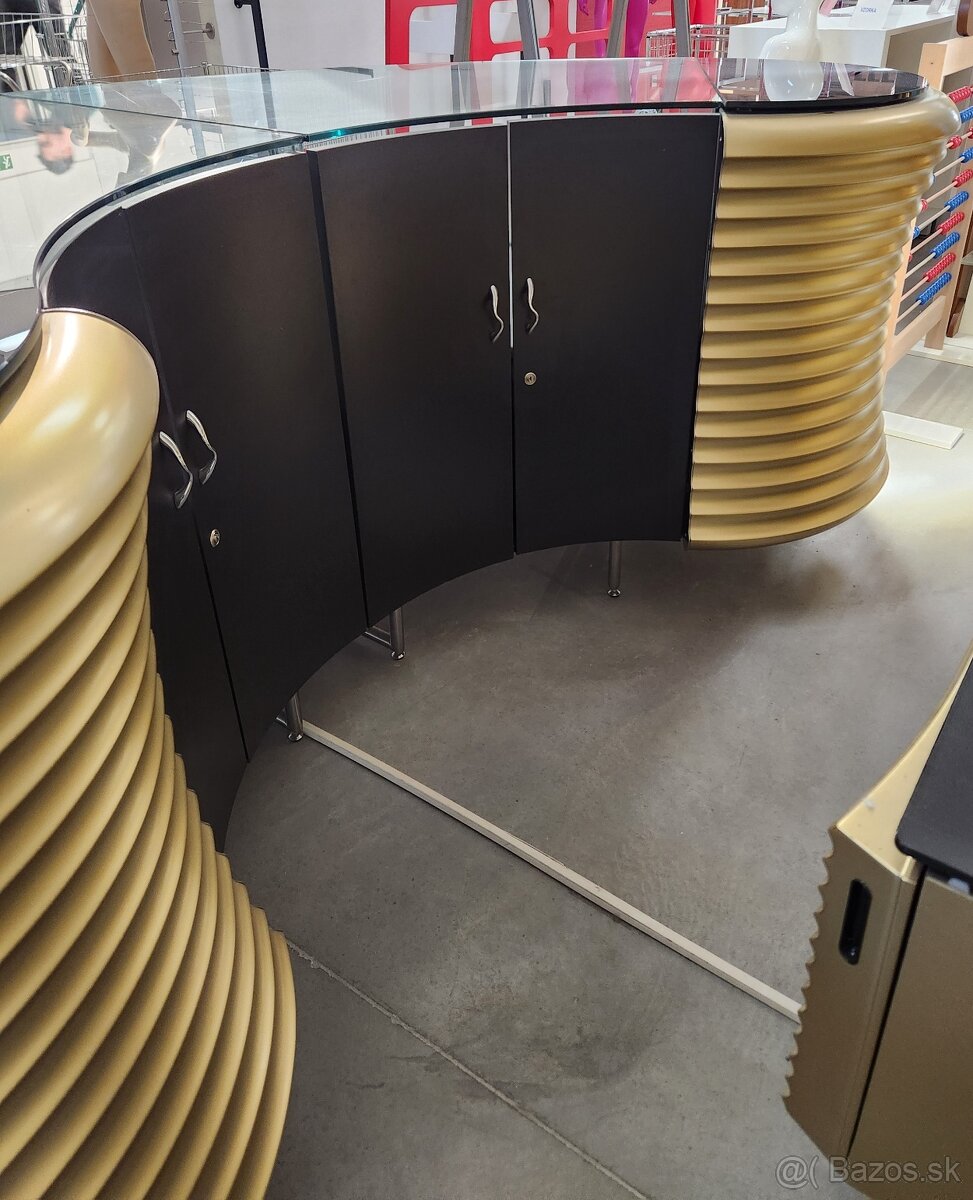 Luxusná pultová zostava do predajne v zlato-čiernej kombinác - 2