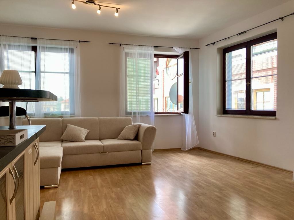 Na prenájom nadštandardný 4-izbový byt v centre, Komárno - 2