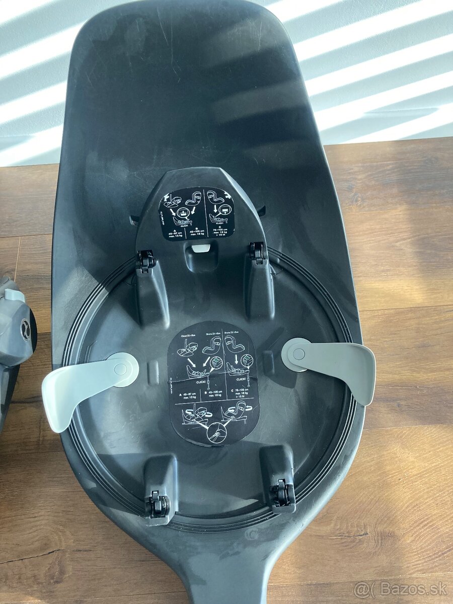 Autosedacka CYBEX Cloud Z2 i-Size + Base Z2 deep black - 2