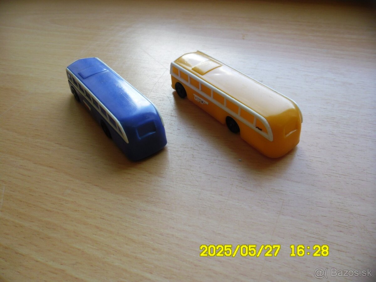 Stare hračky autobus - 2