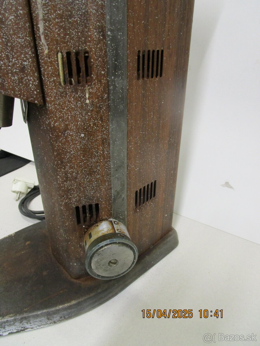 PREDAM RETRO OBCHODNY KAVOVY MLYNCEK r.v.1977 - 2