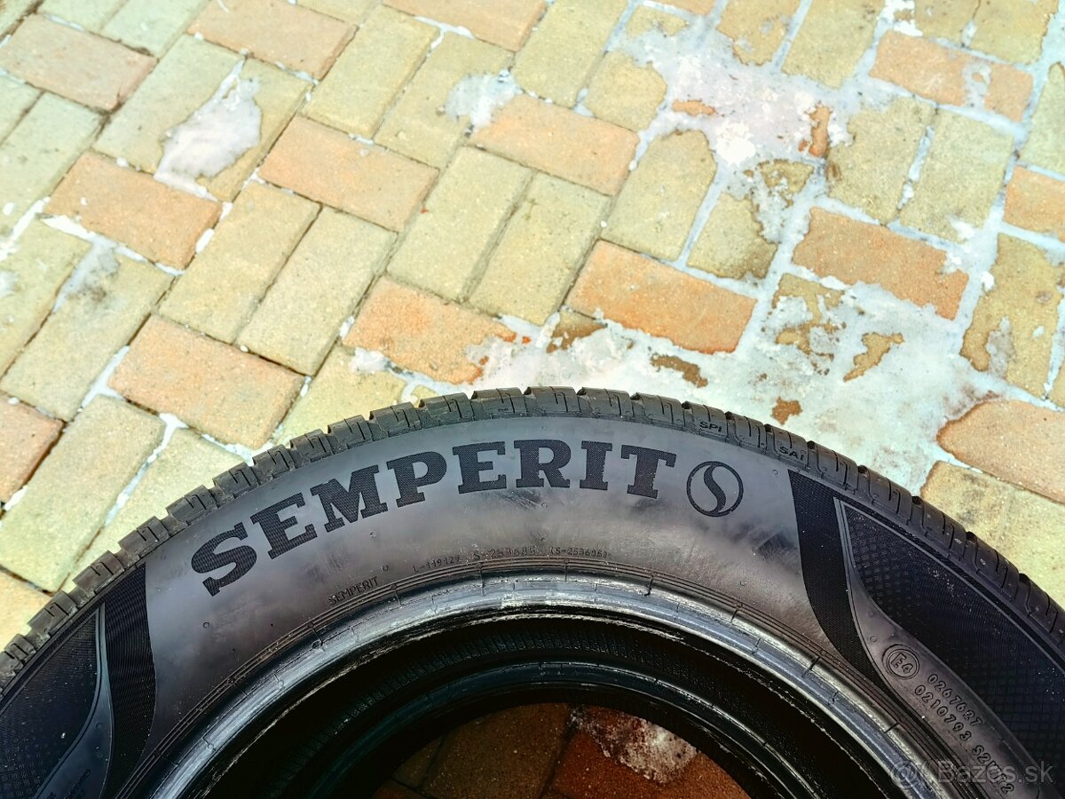 Semperit 215/60 r16 letné - 2