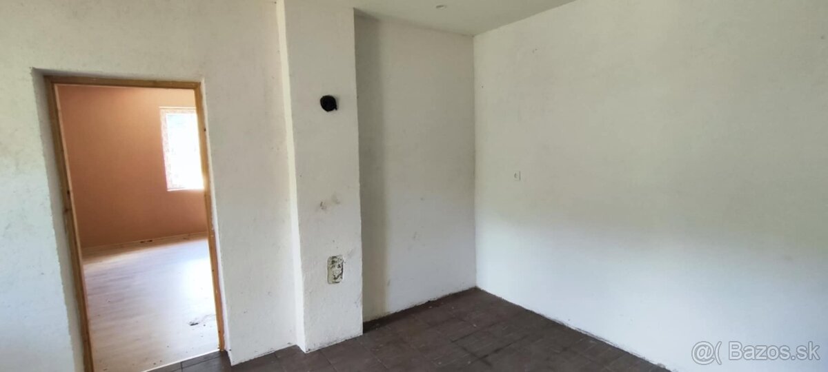 ČIASTOČNE ZREKONŠTRUOVANÝ VIDIECKY DOM - 2