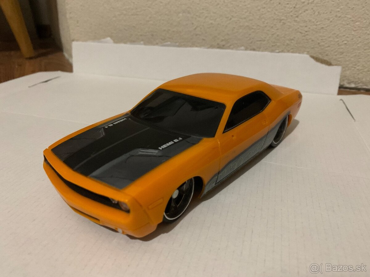 Model auta 1/24 Dodge Challenger, zberateľský model - 2