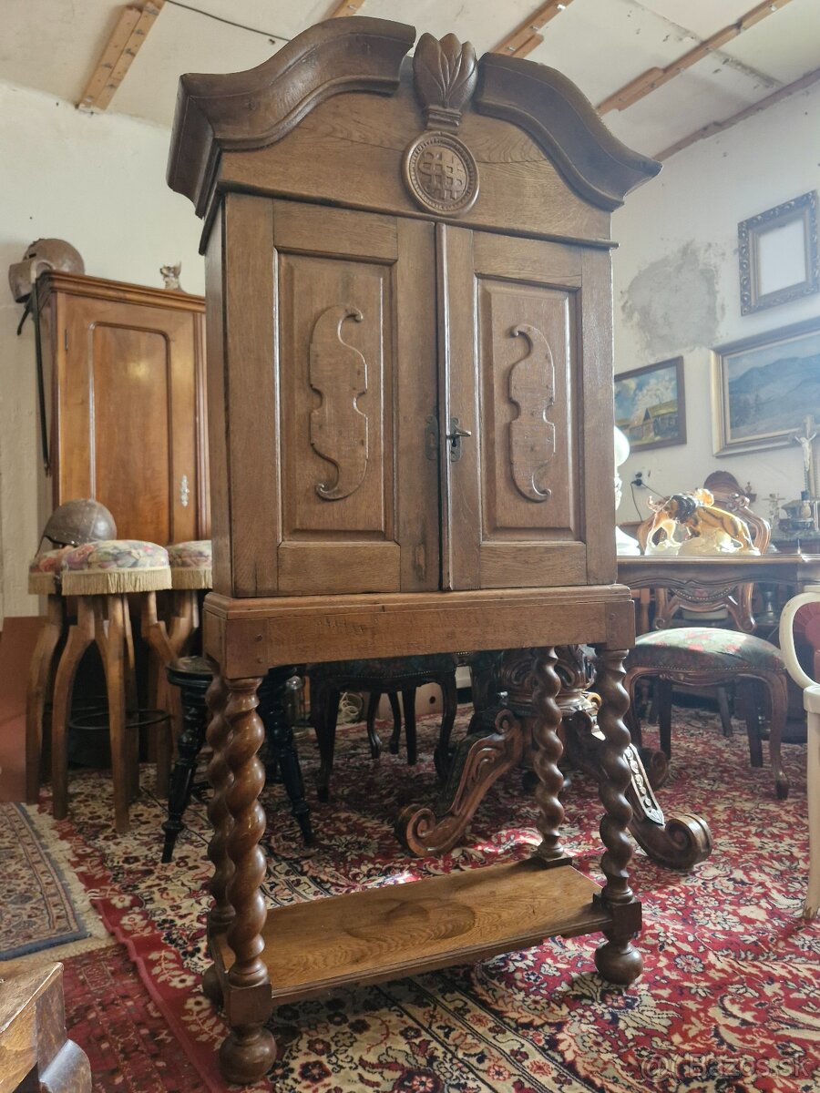 Starožitná skrinka - 2