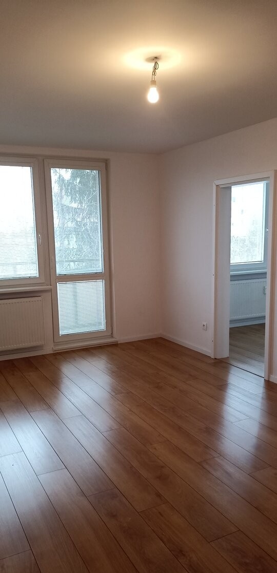 Na predaj kompletne obnovený 2 izbový byt v Nových Zámkoch - 2