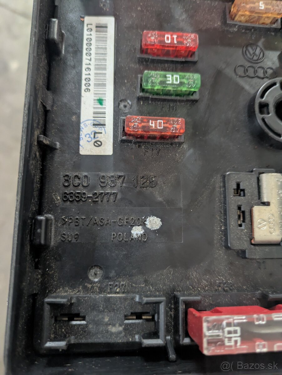 Predám na Passat b6 poistkou skrinku - 2