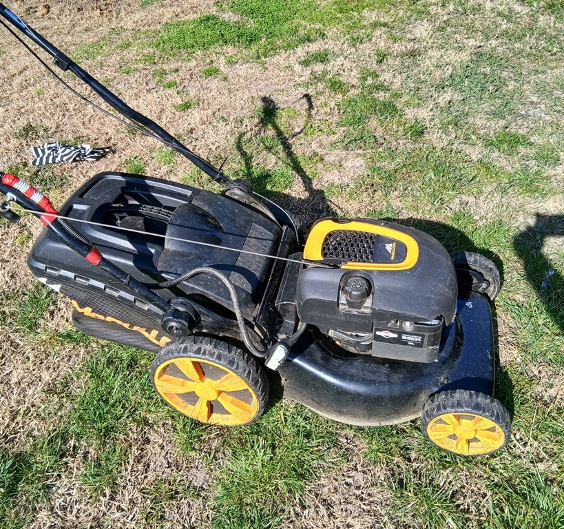 Kosačka McCulloch s pojazdom. - 2