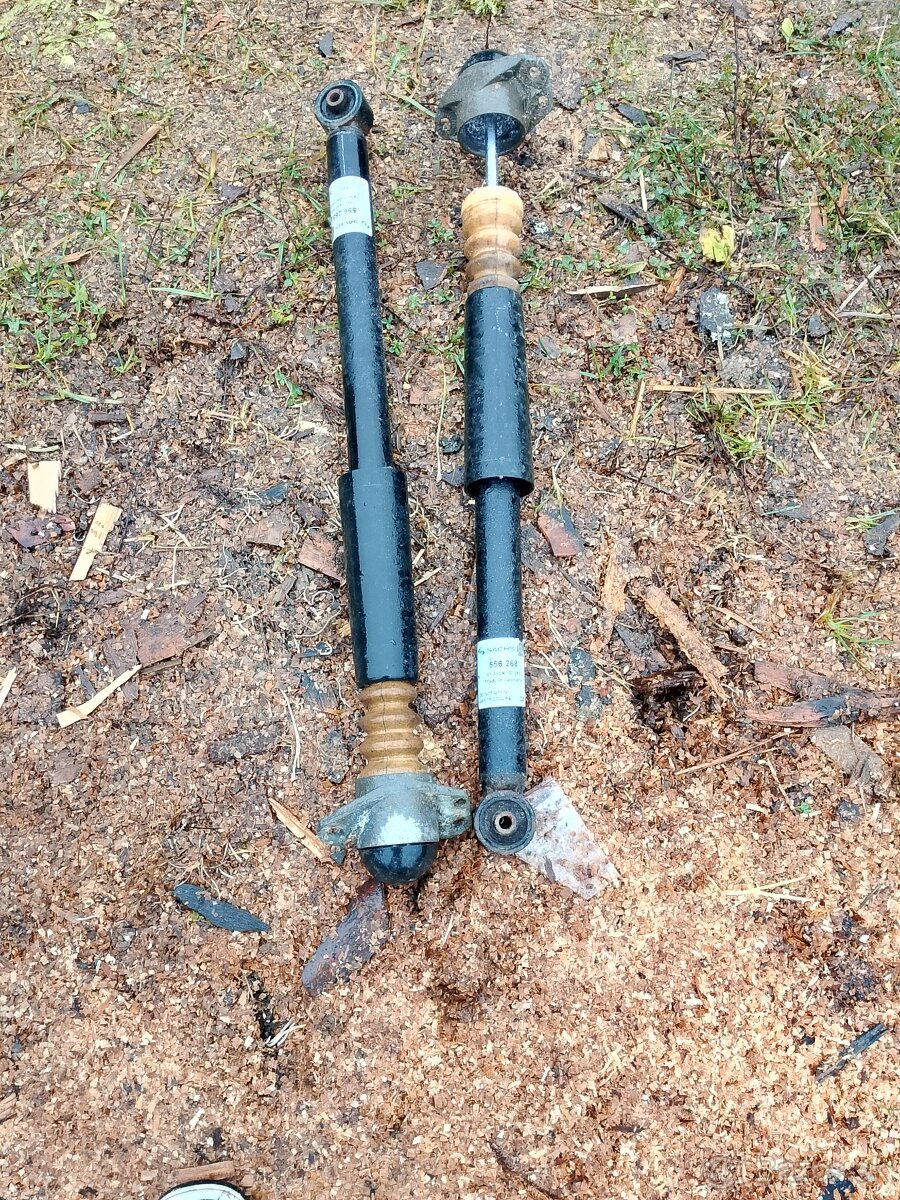 Octavia tlmiče zadne - 2