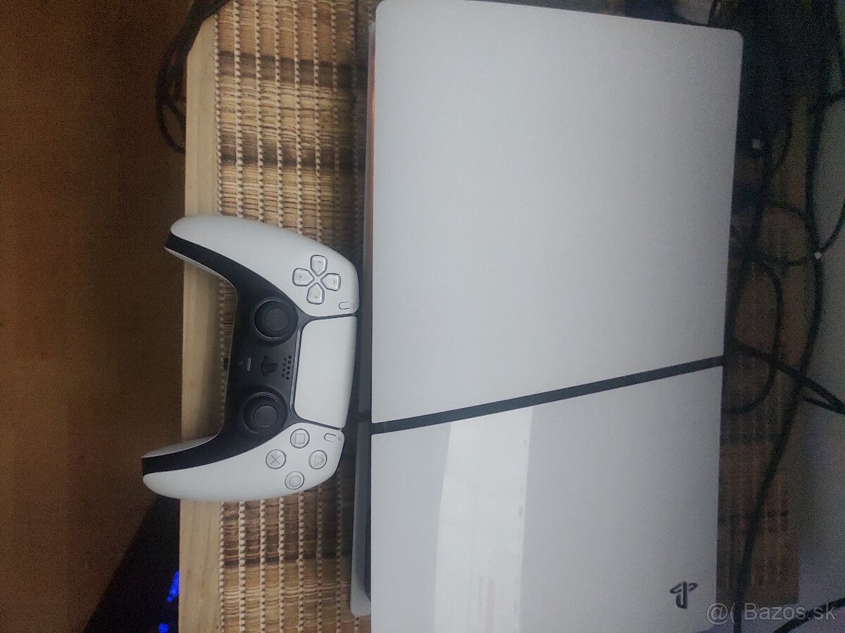 Predam ps5 slim digital s jednym ovladacom. - 2