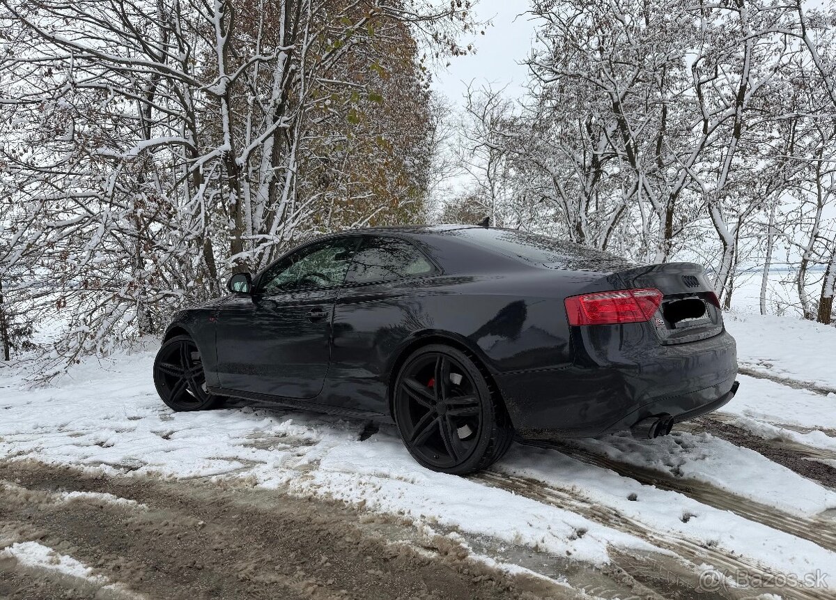 AUDI S5 4.2 V8 - 2