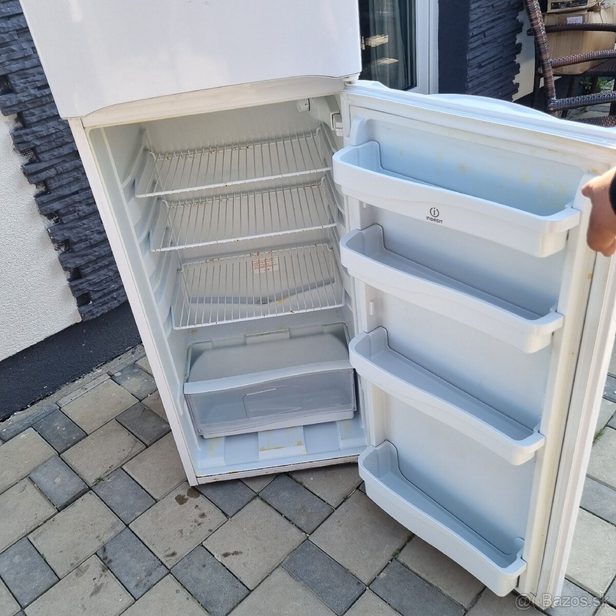 Chladnička s mrazničkou indesit - 2