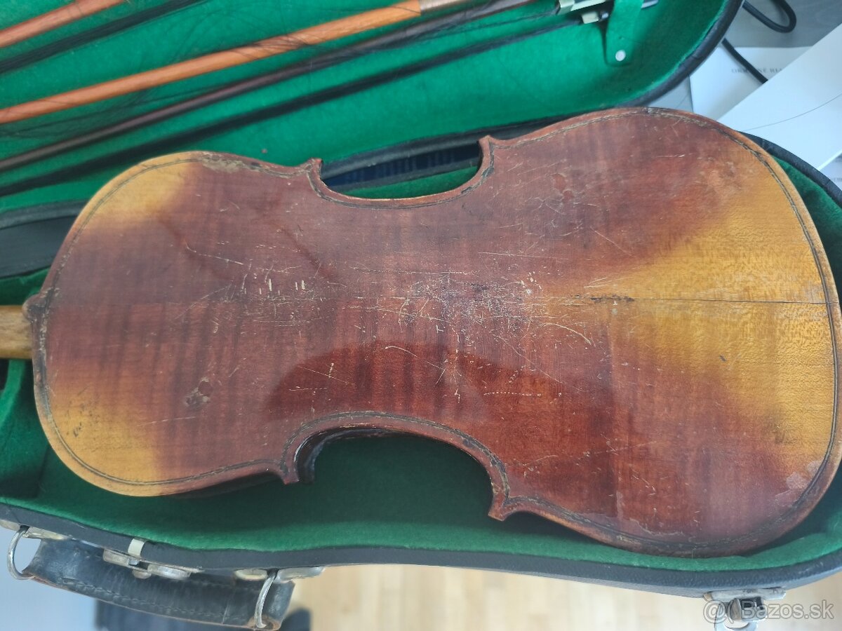 Predám celé husle cca 80 rokov. - 2