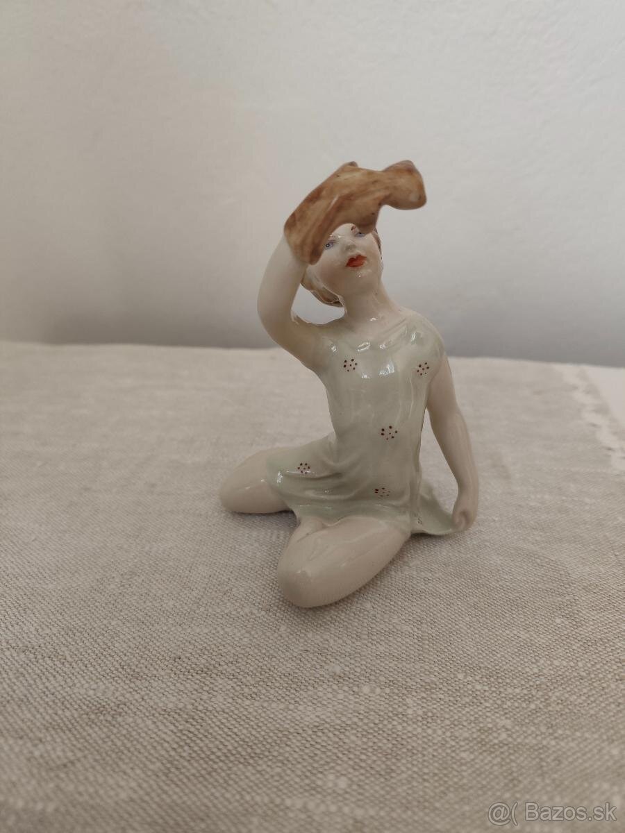 Royal dux dievča porcelánová soška - 2