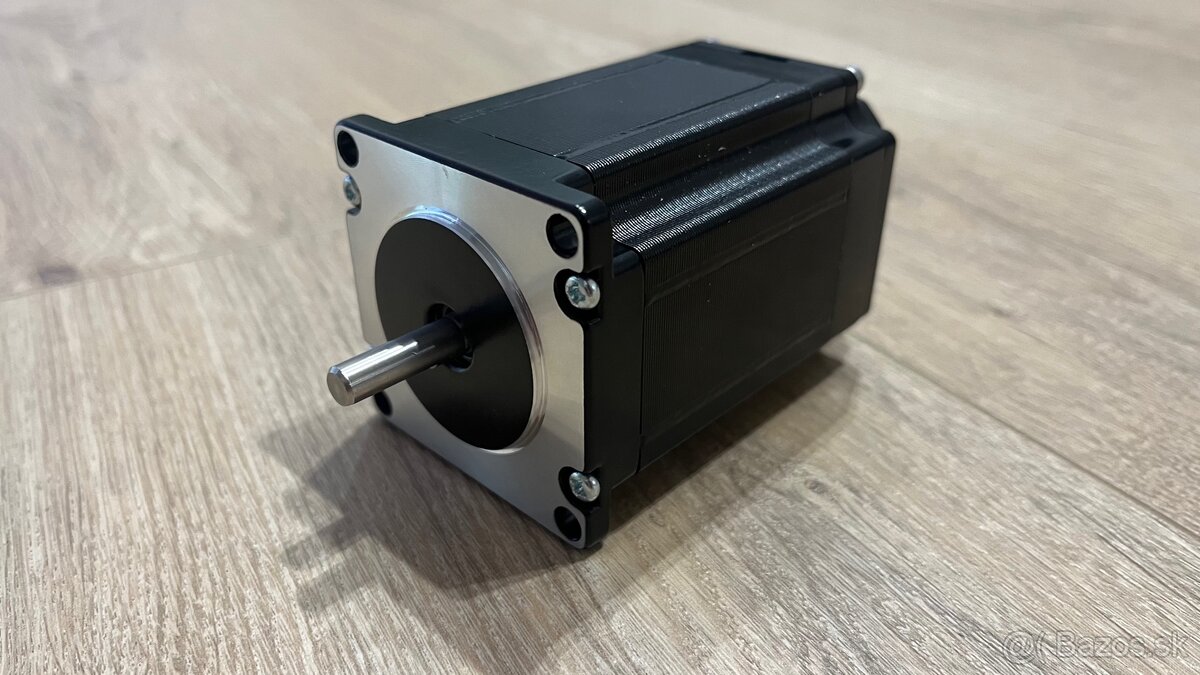 Krokov motor s integrovaným ovládačom - 2