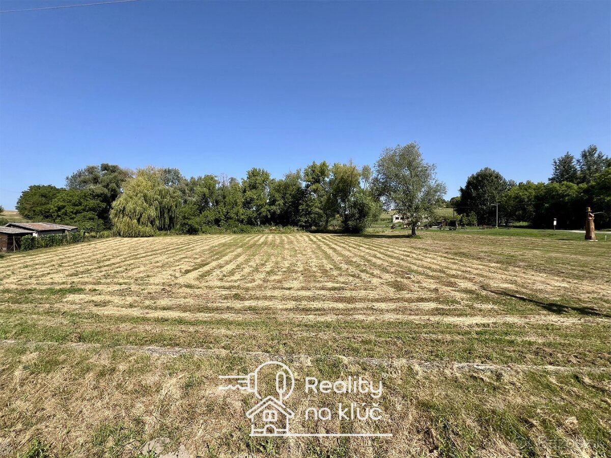 Na predaj veľký stavebný pozemok v obci Semerovo - 2