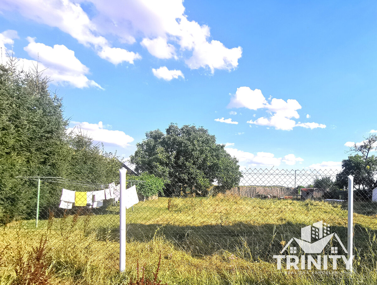 Na predaj slnečný stavebný pozemok v obci Rastislavice - 2