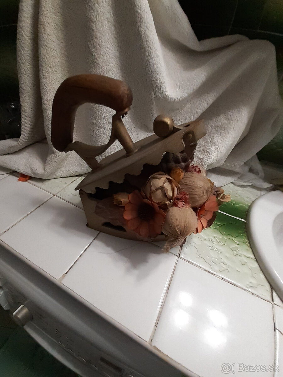 Stará žehlička na uhlie - ako zo zlata, vyčistená - 2