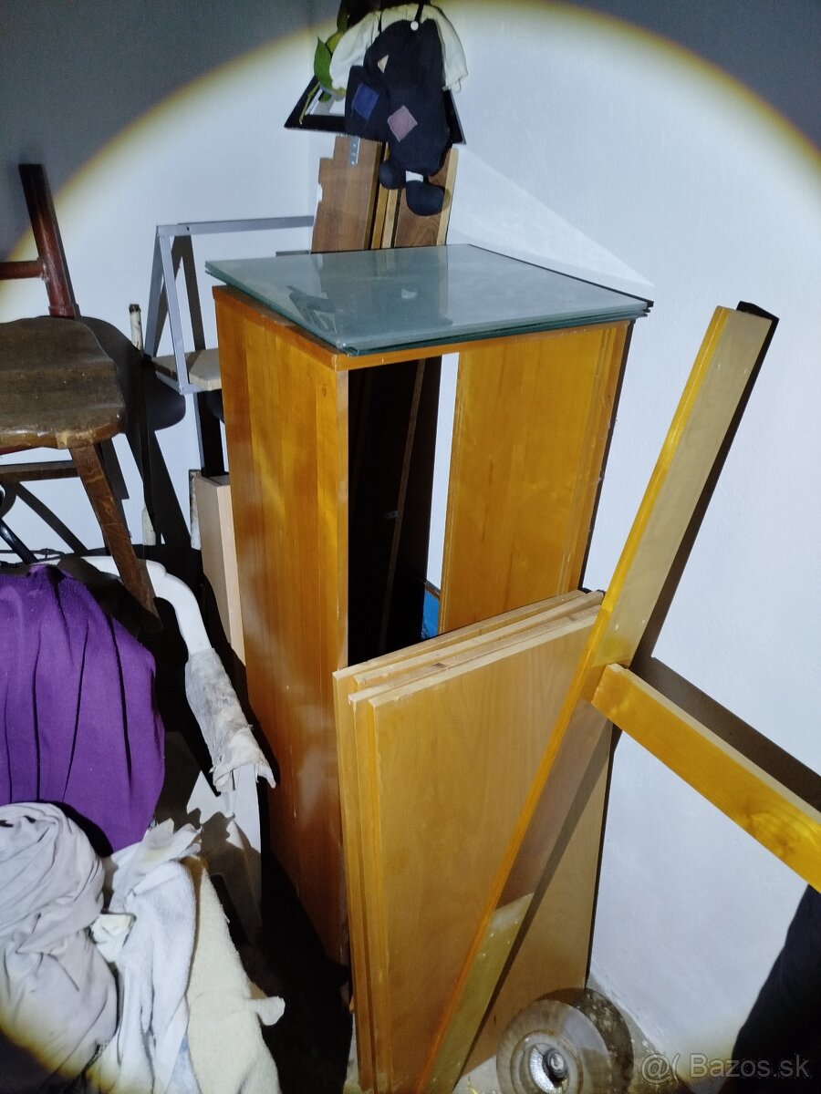 STARŠIA SKRIŇA, PERIŇÁK, LUSTER - 2