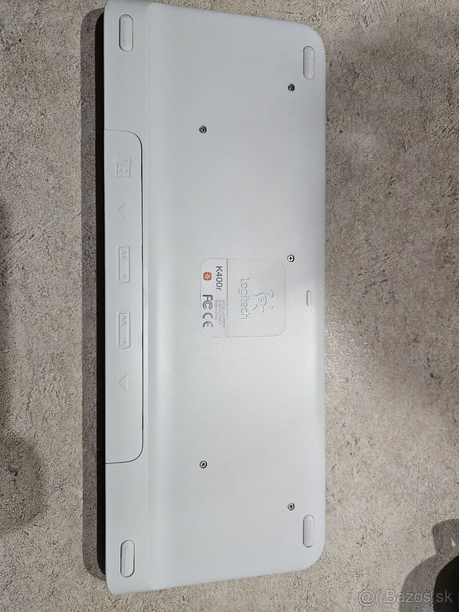 Logitech K400r Wireless, touchpad - 2