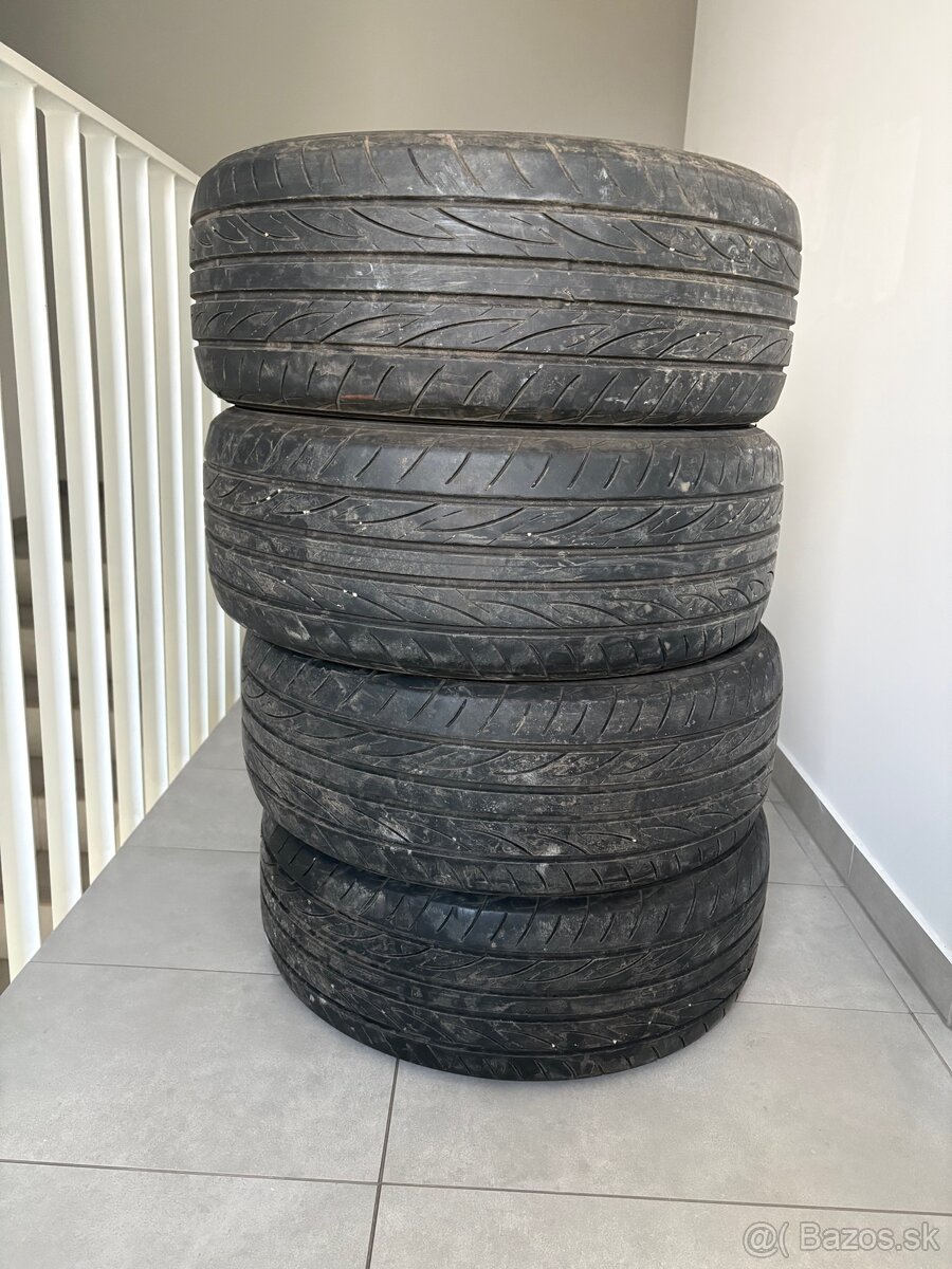 Letné pneu 215/50 R17 - 2