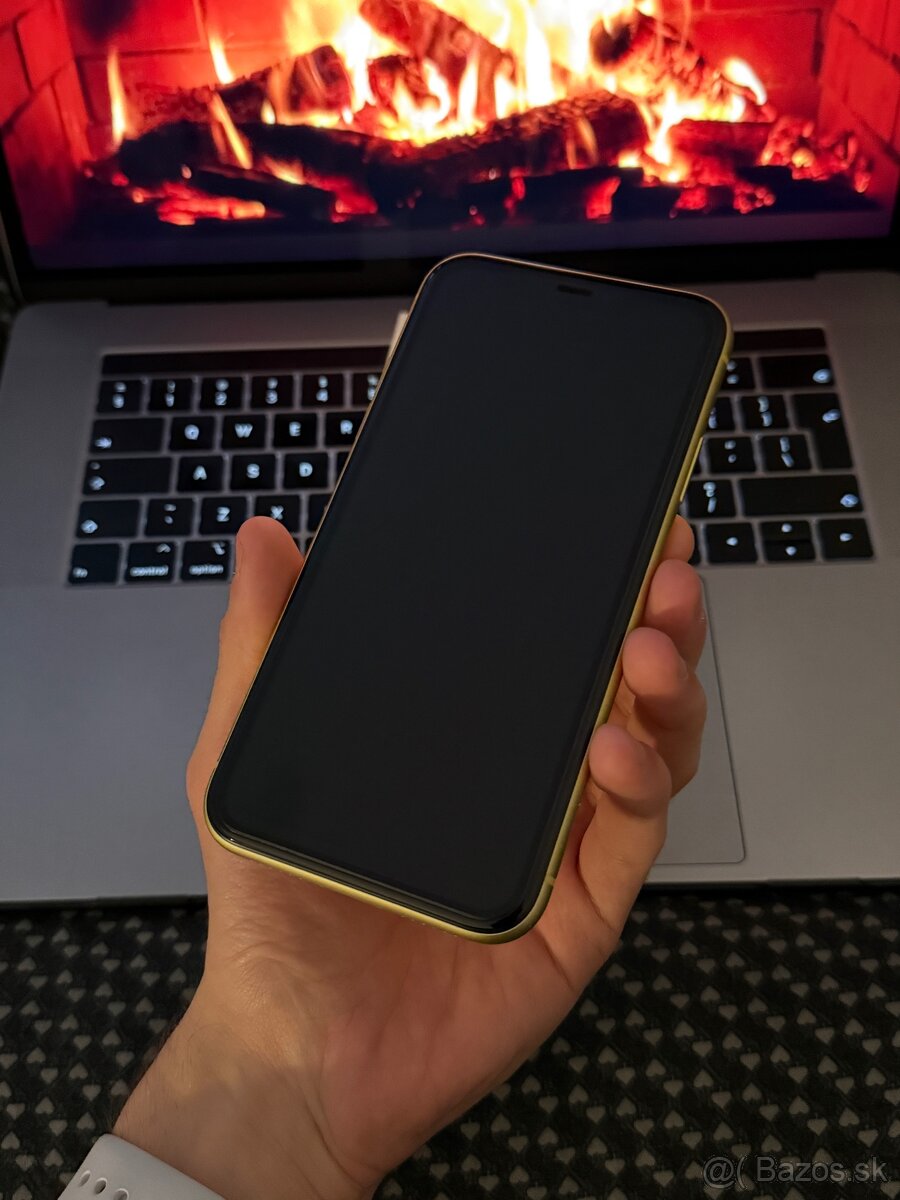 Apple iPhone 11 64GB - 2