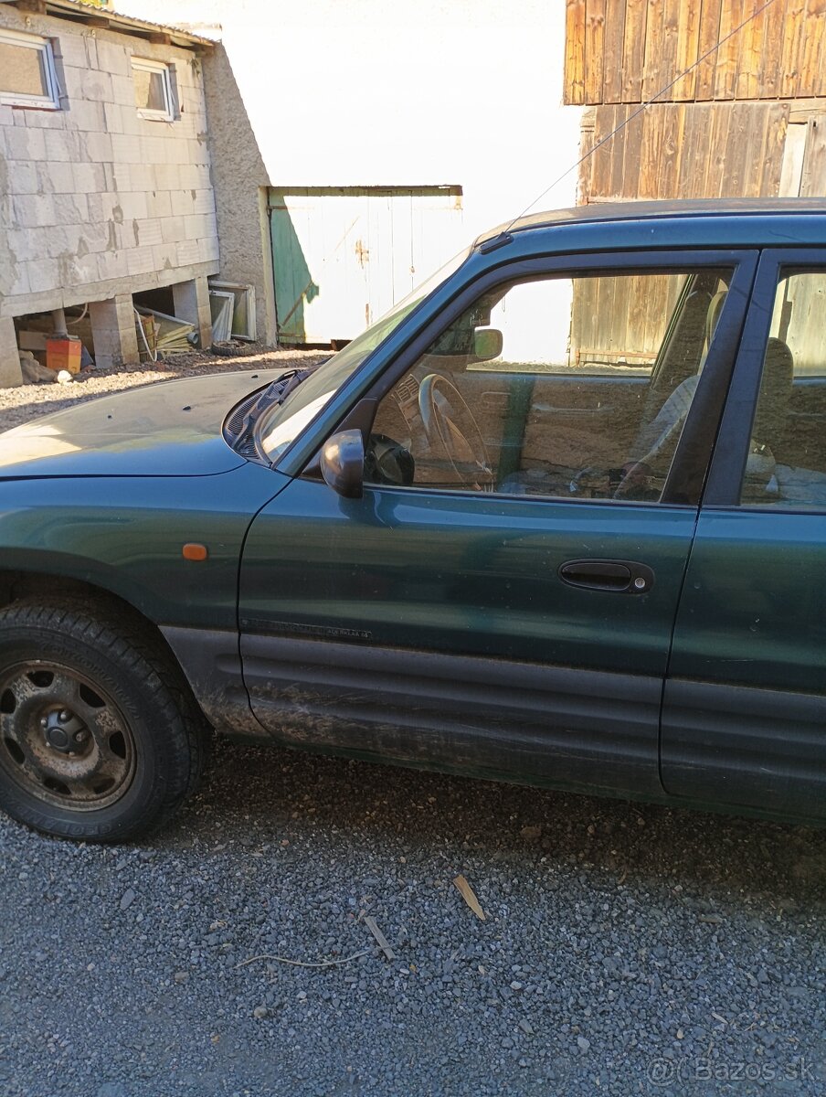 Toyota RAV4 2.0i benzín 1996 - 2