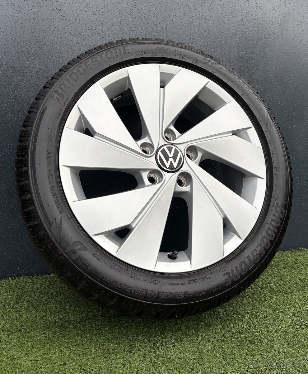 Originální Alu kola VW Golf 205/50/17 7mm DOT23 - 2