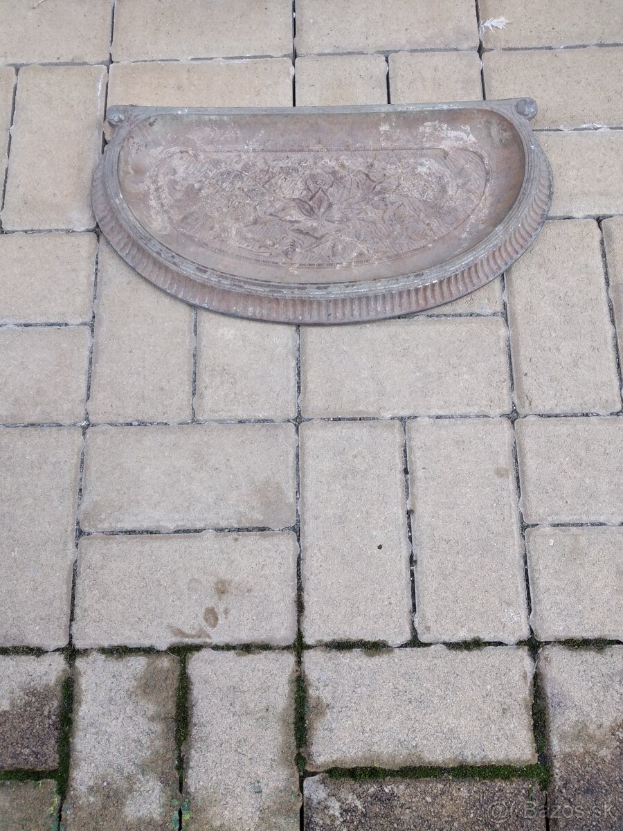 Starozitna tacka pred kachle zo zidovskou hviezdou - 2