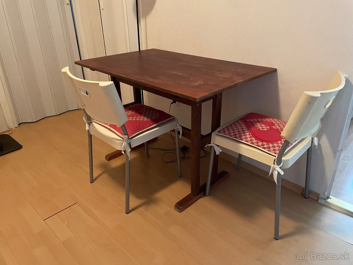 Jedálenský stôl zadarmo - 2