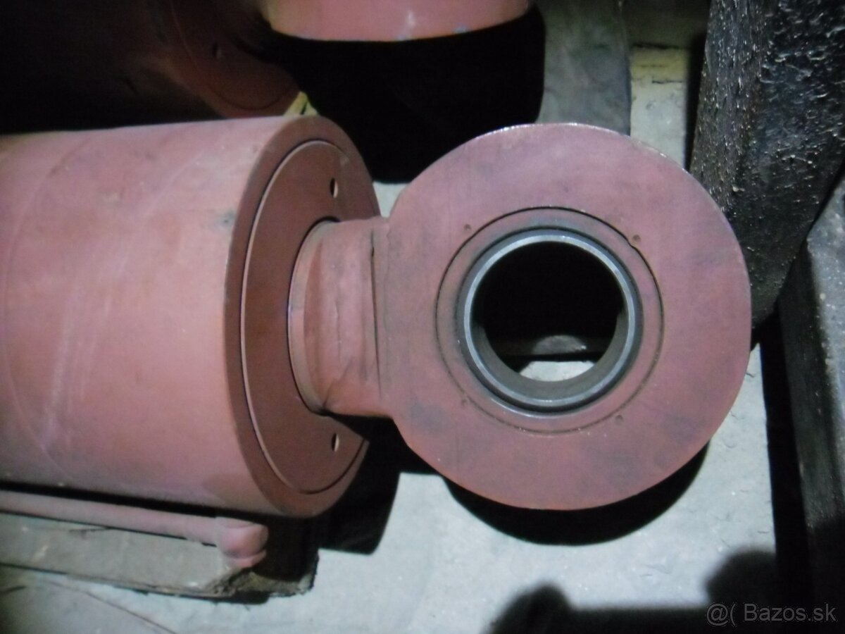 Predám dva silné hydraulické valce - 2