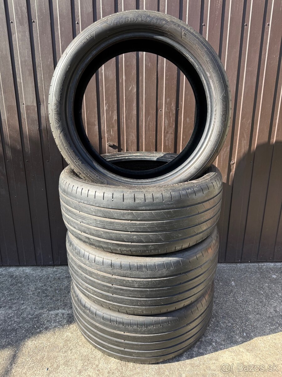 Letné pneu Goodyear 235/40 R19 - 2