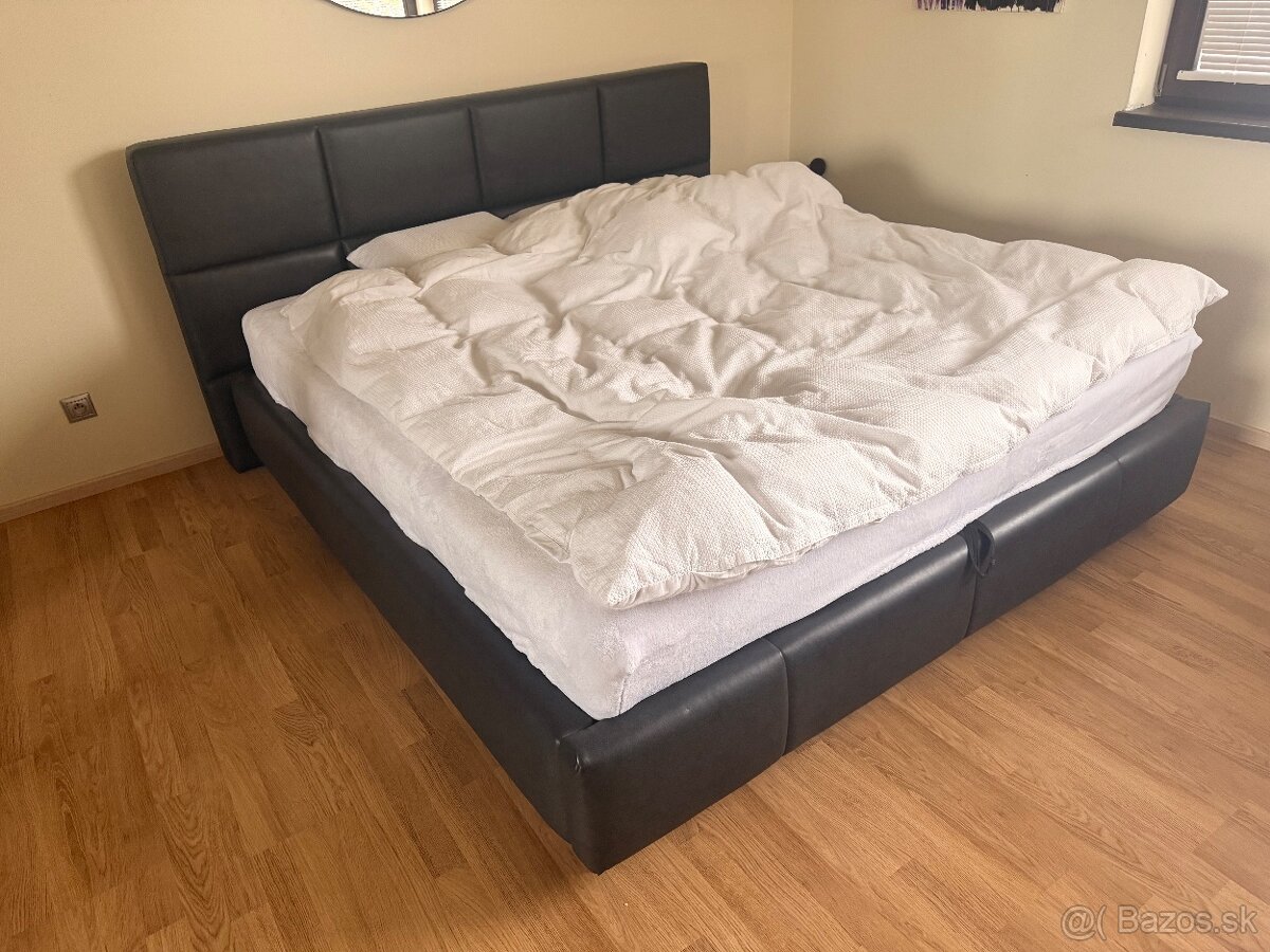 Čierna manželská postel 180x200 čalúnená - 2