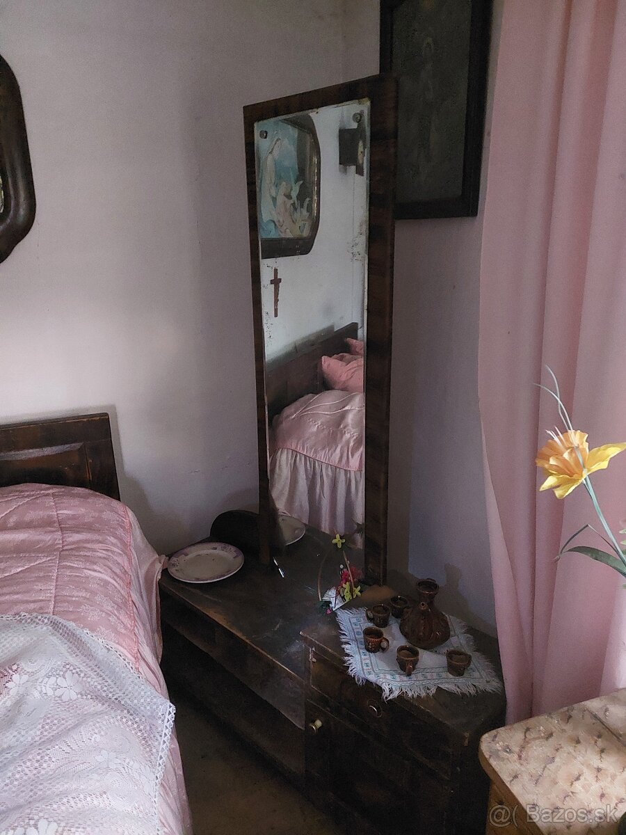 Starožitný nábytok, posteľ. - 2
