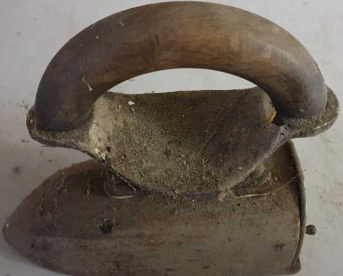 Žehlička na uhlie - 2