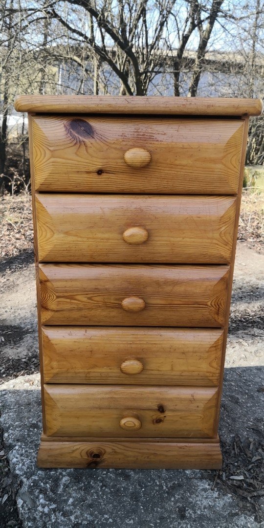 Celomasivna šuplikova komoda - 2