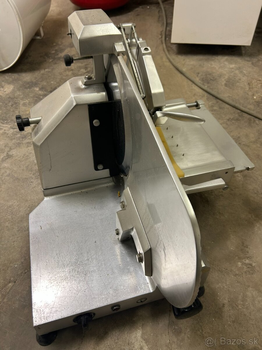 Predám nárezový stroj. - 2