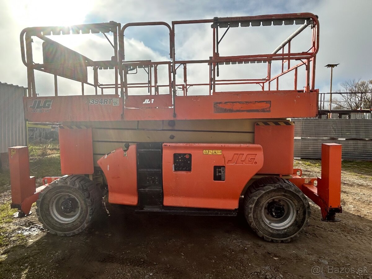 nožnicová plošina JLG 4394RT - 2