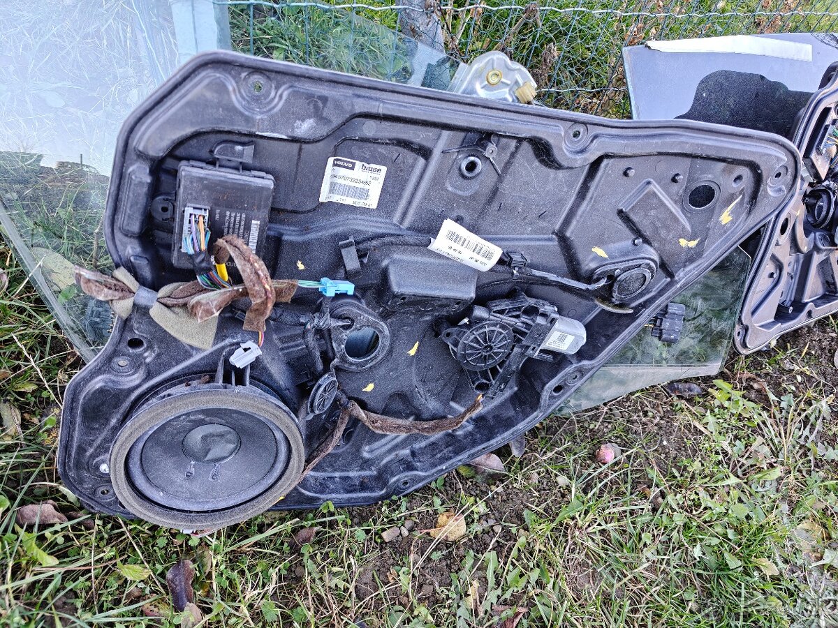 Predam nahradne diely - 2