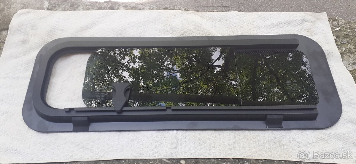Dýmové okno na karavan oválne - 2